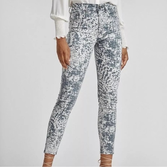 NWOT Express Grey and White Snake Print High Rise Skinny Jeans 12 short - Picture 8 of 9